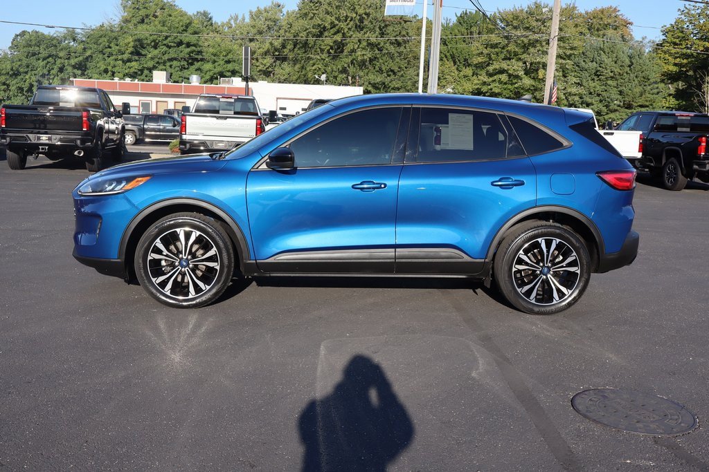 Used 2022 Ford Escape SE w/ SE Sport Appearance Package image 29