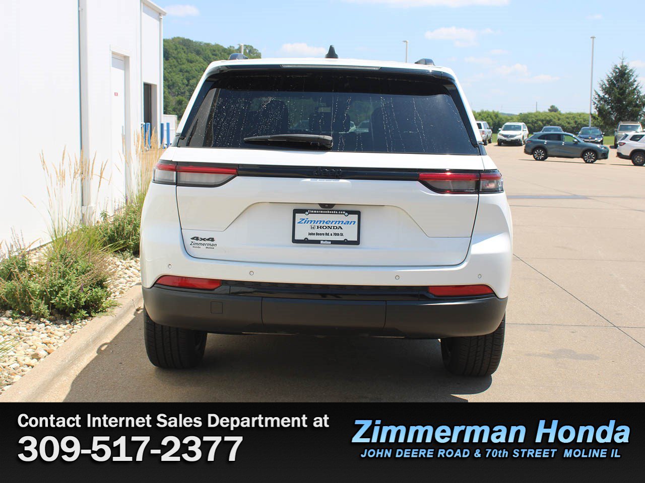 Used 2023 Jeep Grand Cherokee Altitude AWD/4WD image 5