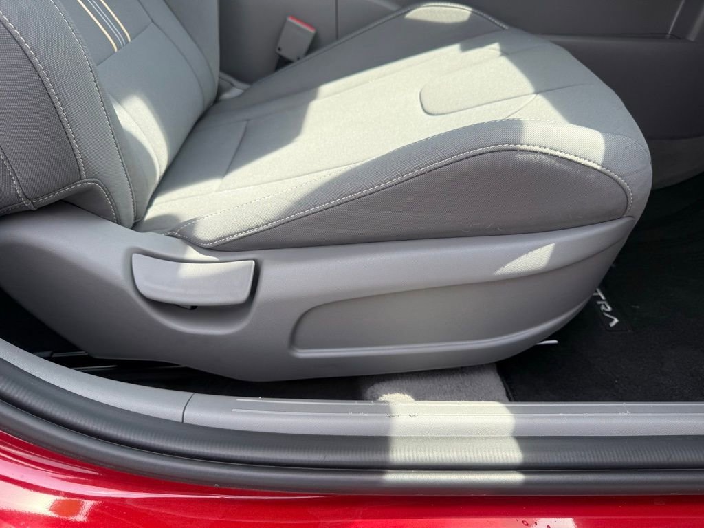 Used 2025 Hyundai Elantra Sport FWD image 47