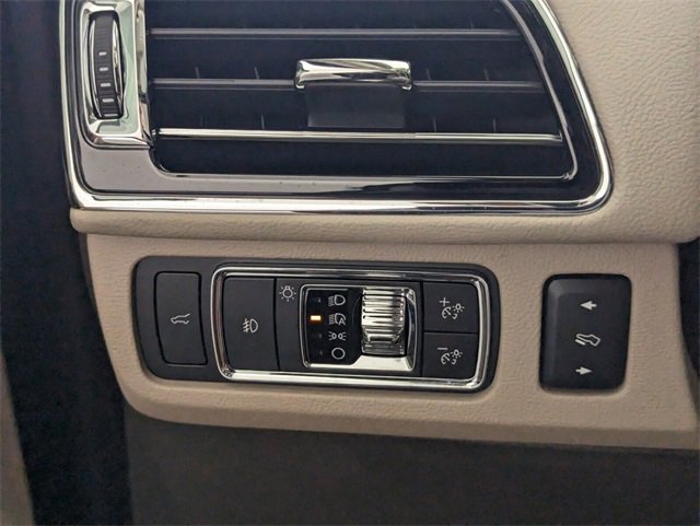 Used 2024 Lincoln Navigator L Reserve image 32