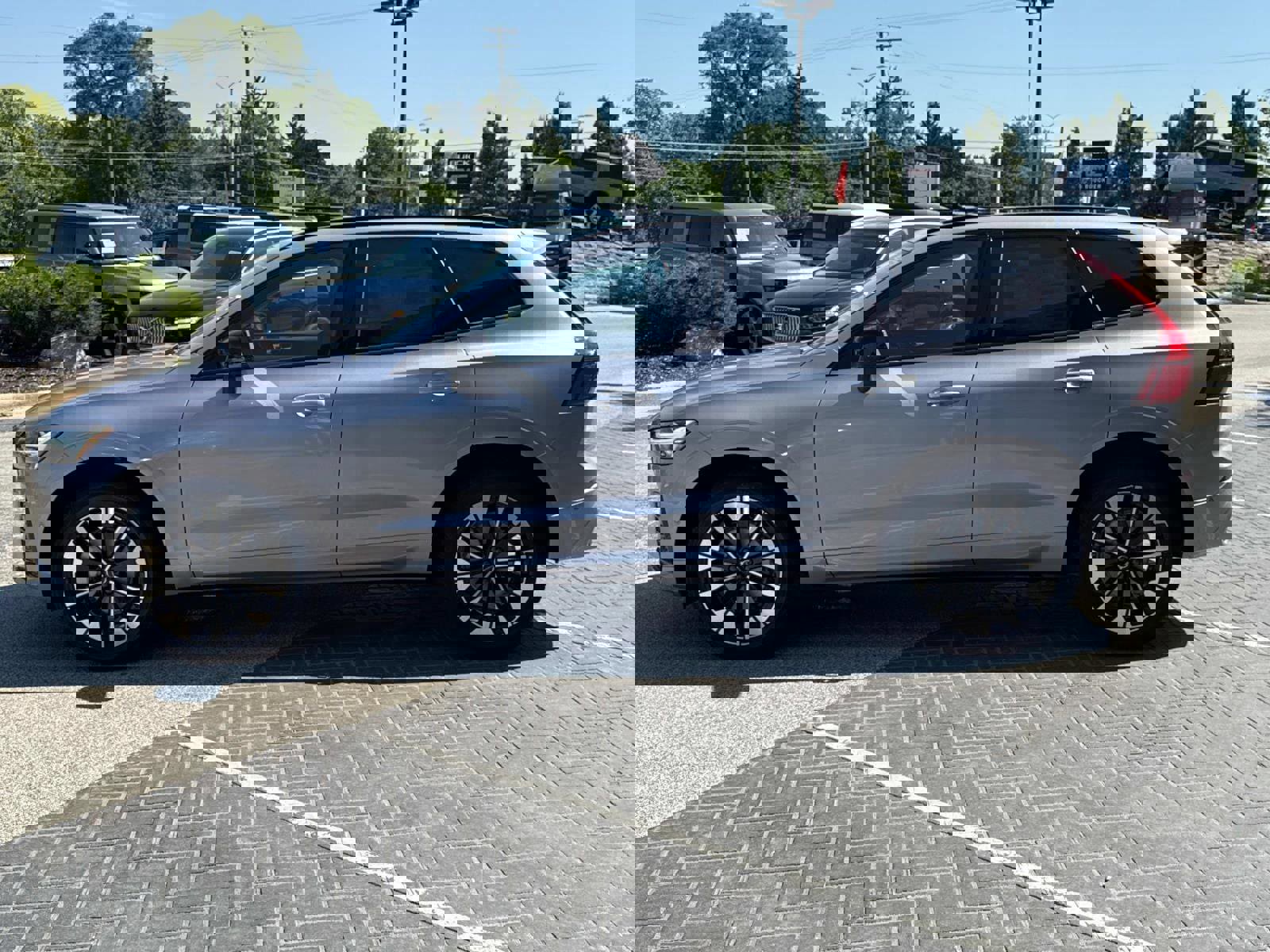 New 2026 Volvo XC60 B5 Plus w/ Climate Package image 9