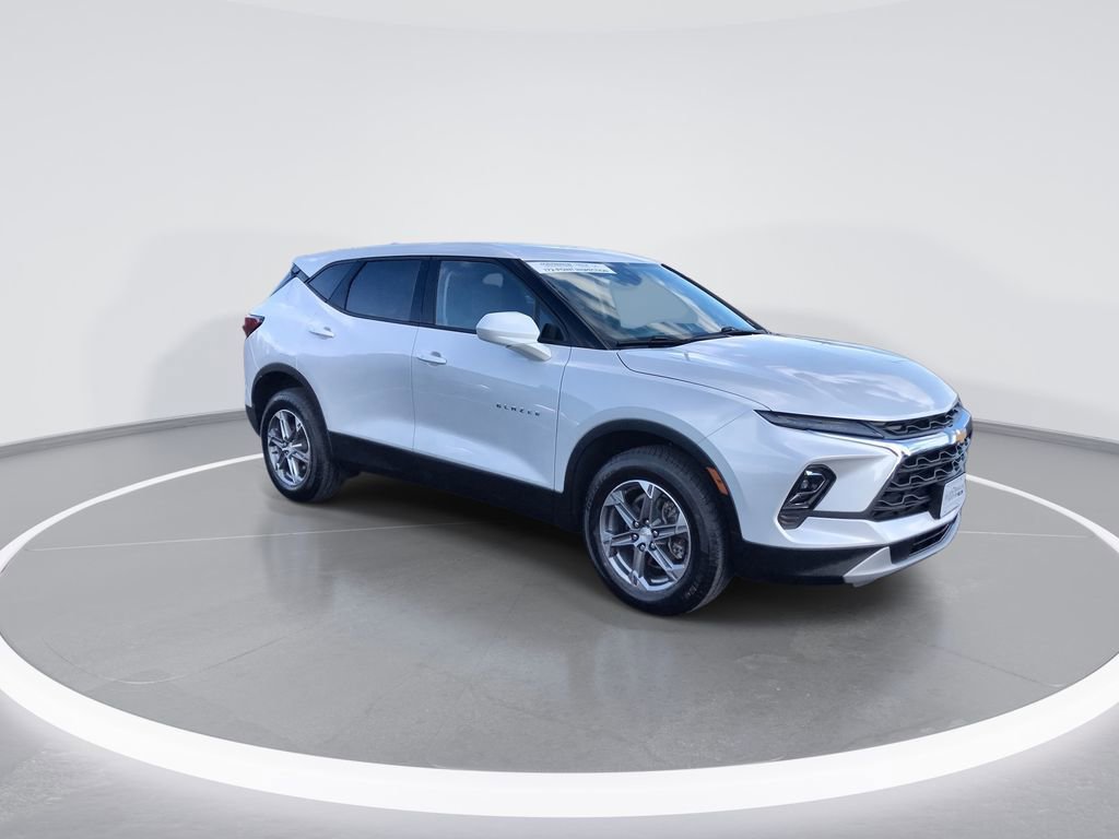 Used 2023 Chevrolet Blazer LT image 2