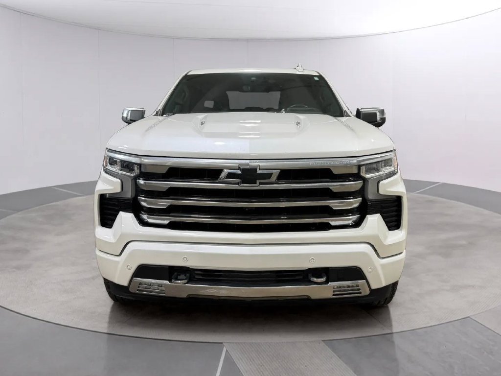 Used 2023 Chevrolet Silverado 1500 High Country w/ Technology Package AWD/4WD image 8