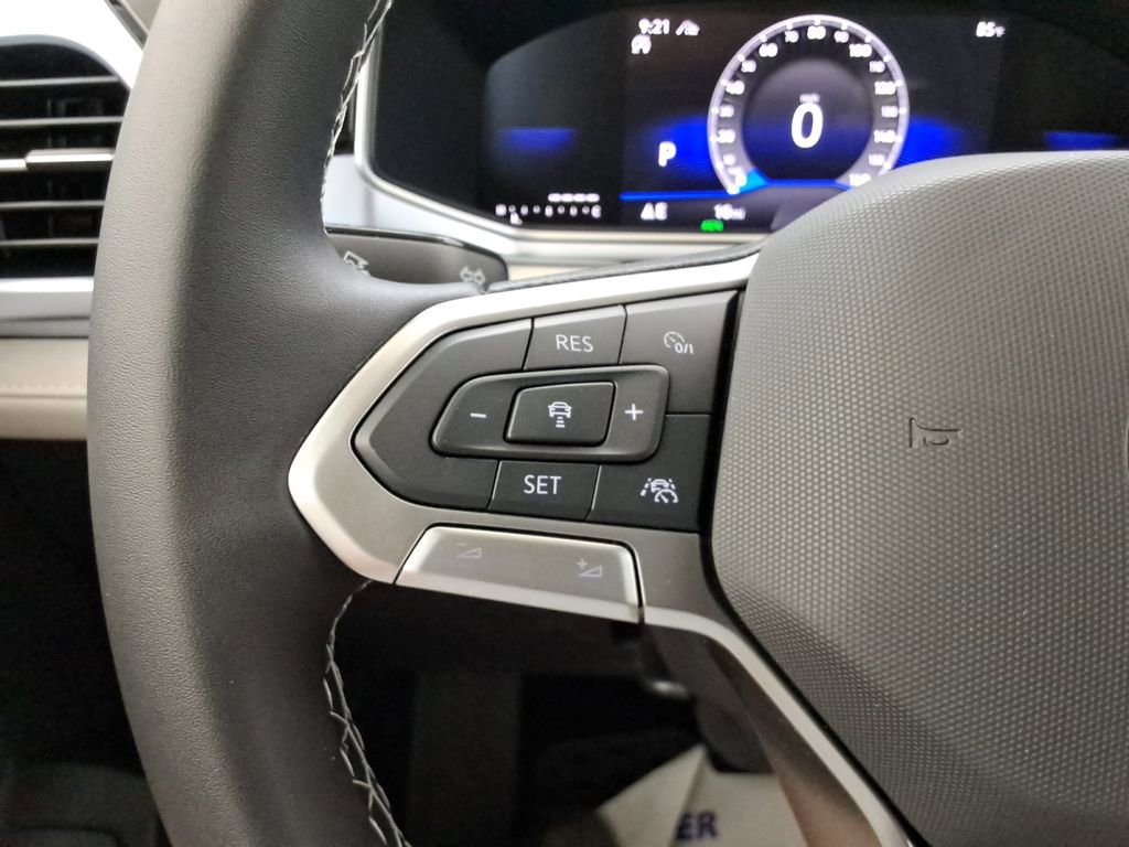 Certified 2025 Volkswagen Taos SE image 26