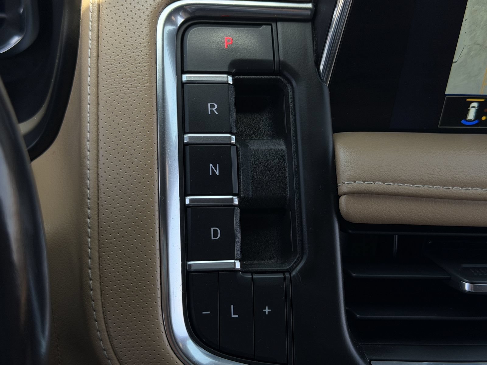 Used 2023 Chevrolet Suburban Premier RWD image 20