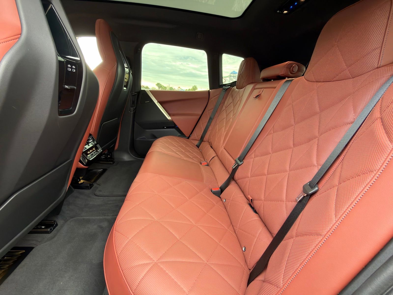 Used 2023 BMW iX xDrive50 w/ Premium Package image 14