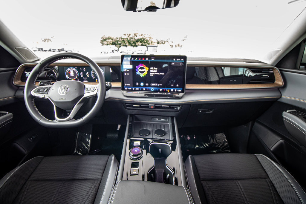 New 2027 Volkswagen Atlas SE FWD image 30