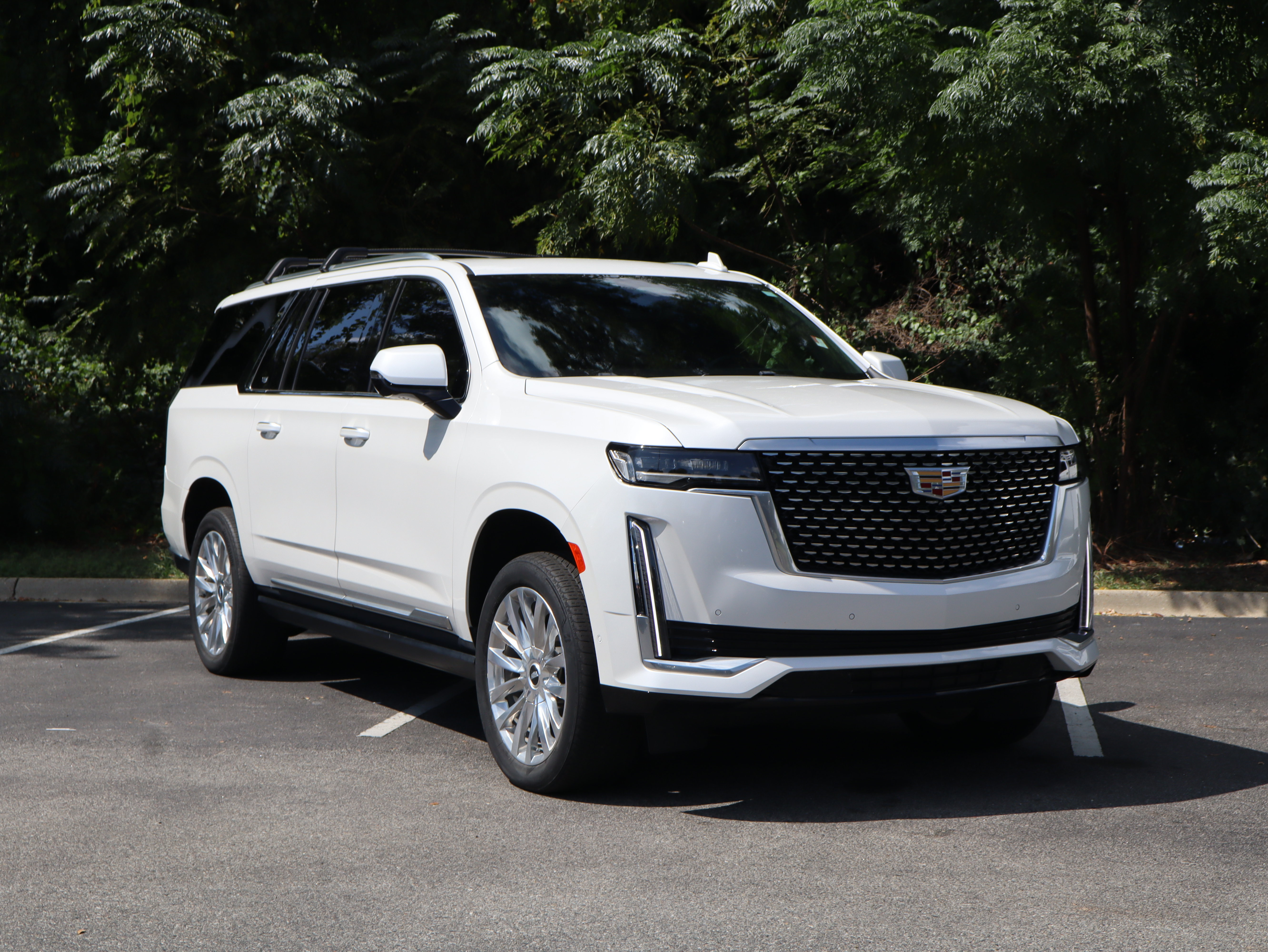 Used 2023 Cadillac Escalade ESV Premium Luxury w/ Performance Package AWD/4WD image 9