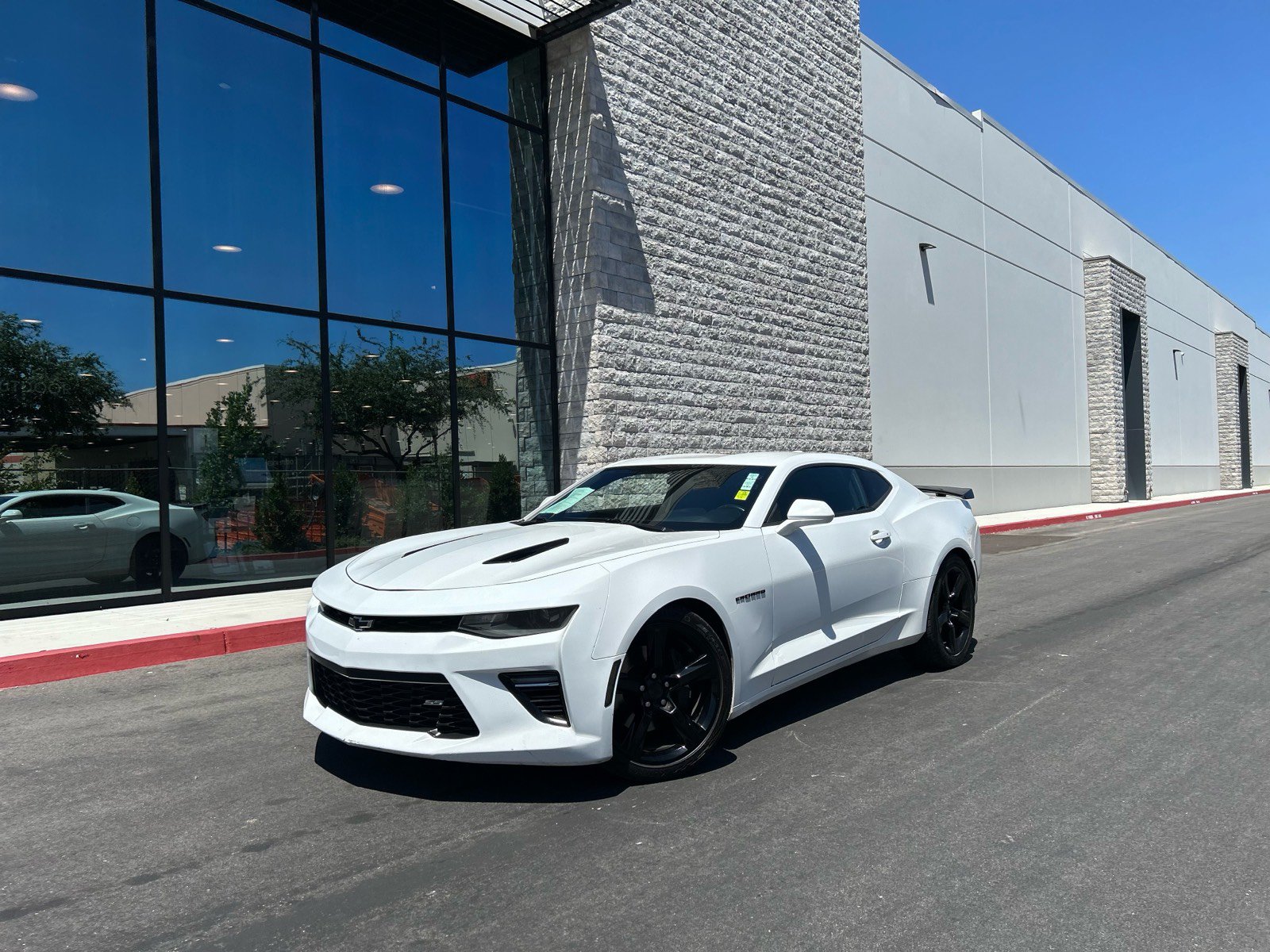 Used 2018 Chevrolet Camaro SS RWD image 1