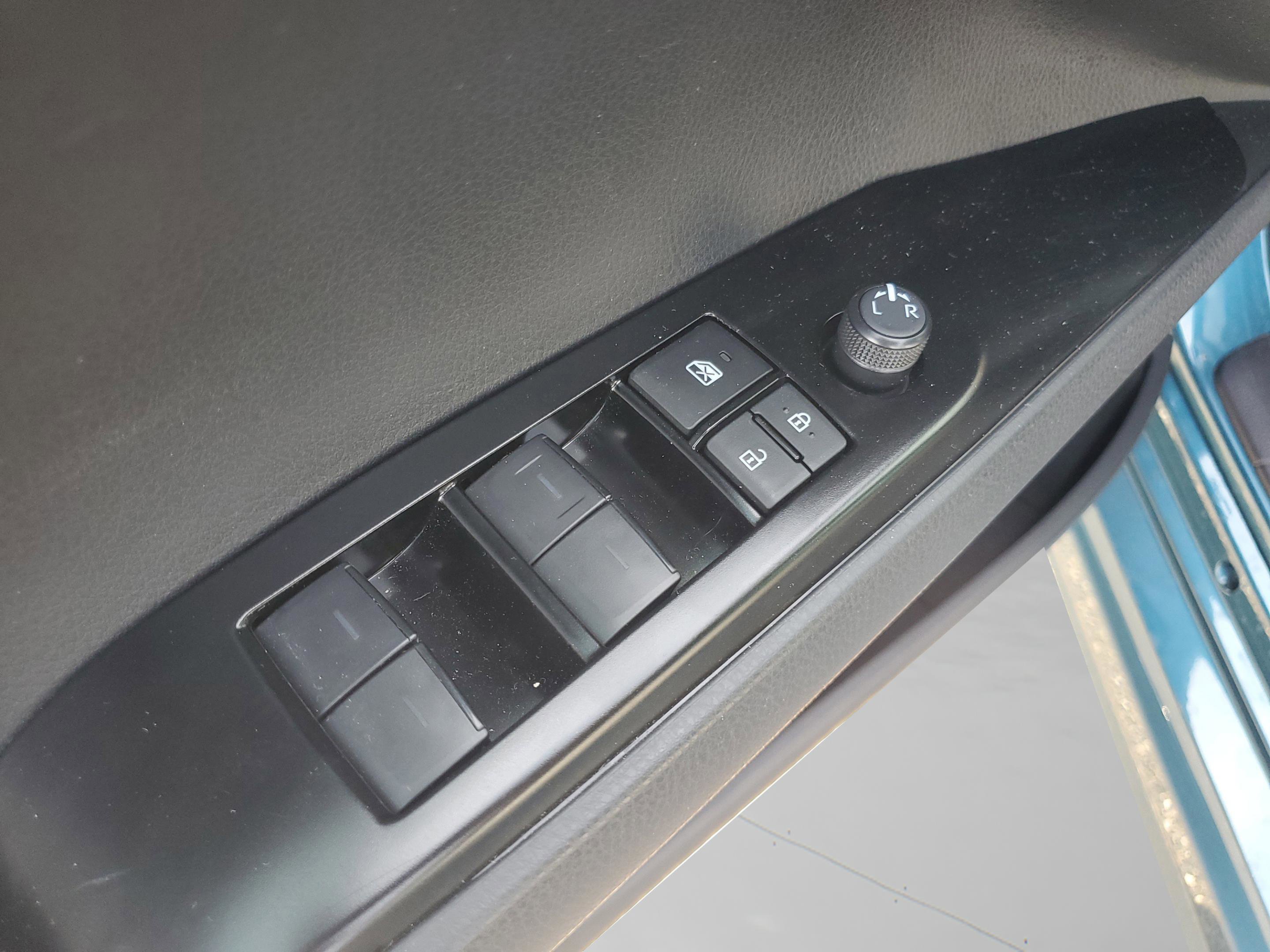 Used 2025 Toyota Camry SE image 28