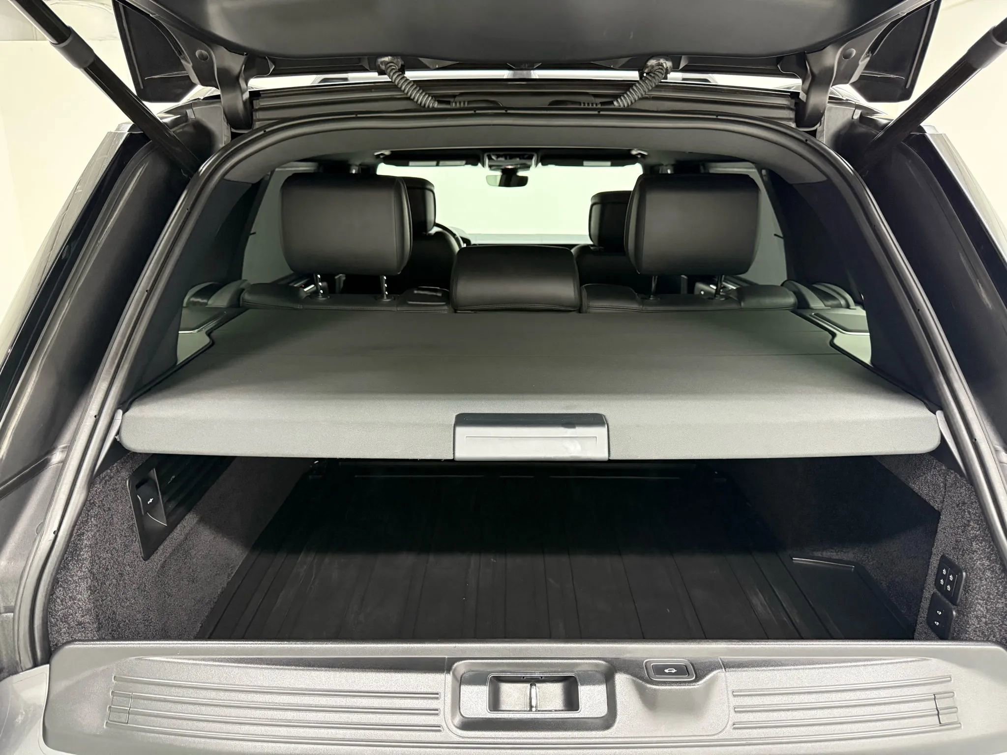 Used 2019 Land Rover Range Rover Long Wheelbase Supercharged AWD/4WD image 47