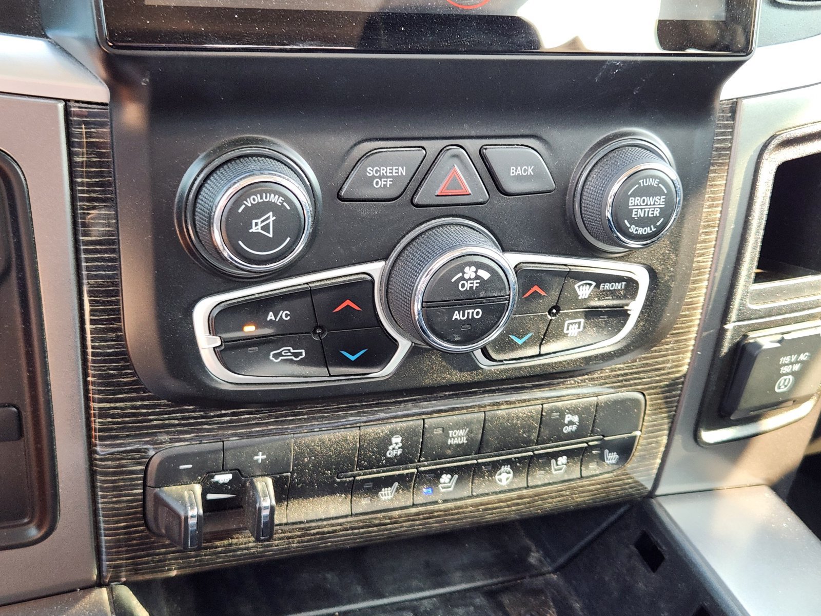 Used 2015 RAM 2500 Limited AWD/4WD image 21