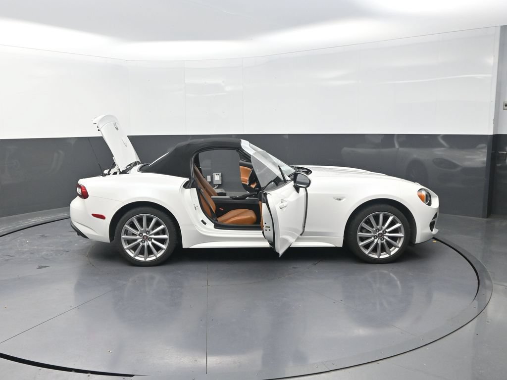 Used 2019 FIAT 124 Spider Lusso w/ Navigation & Sound Group RWD image 38