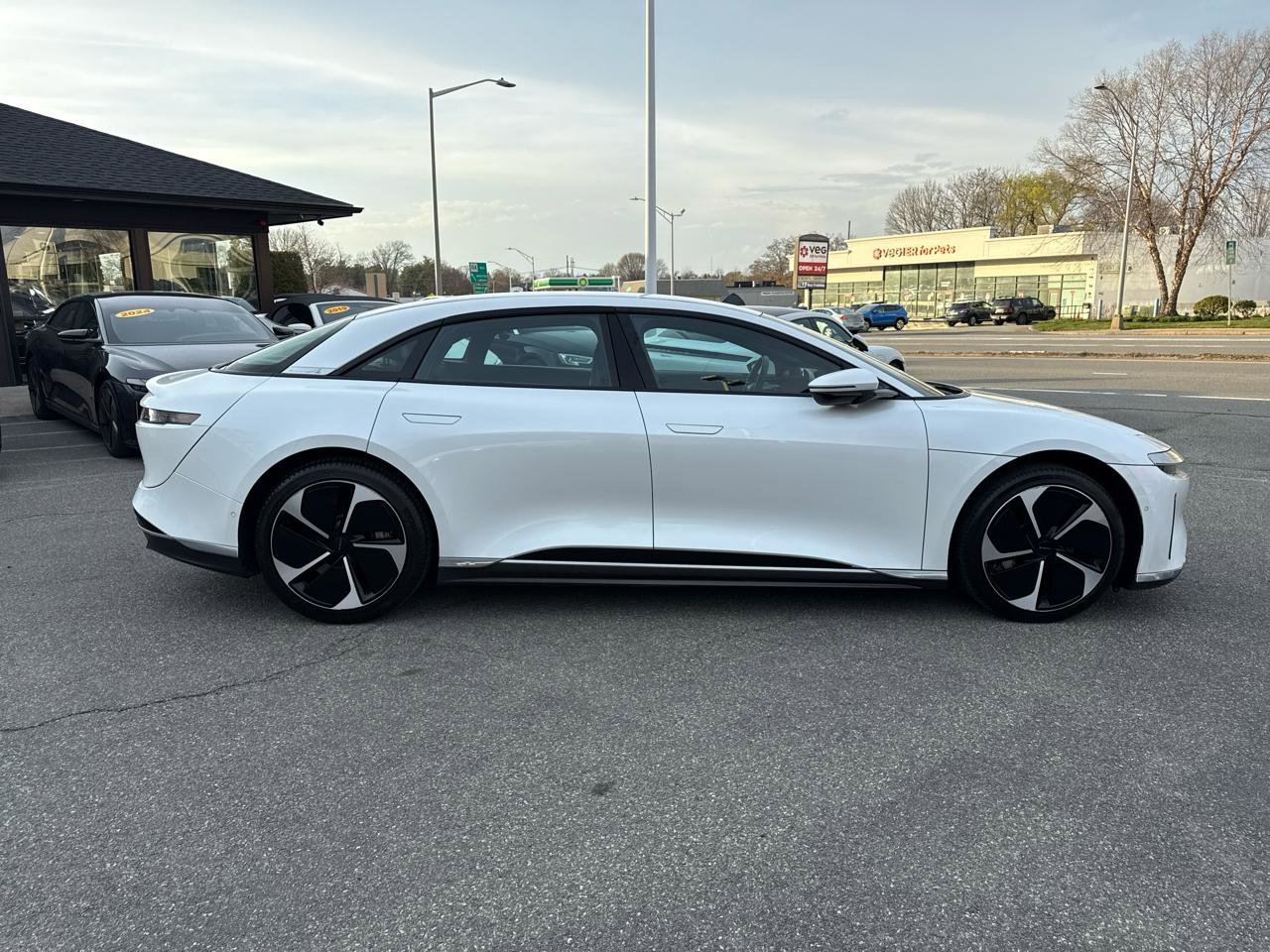 Used 2023 Lucid Air Pure AWD/4WD image 17