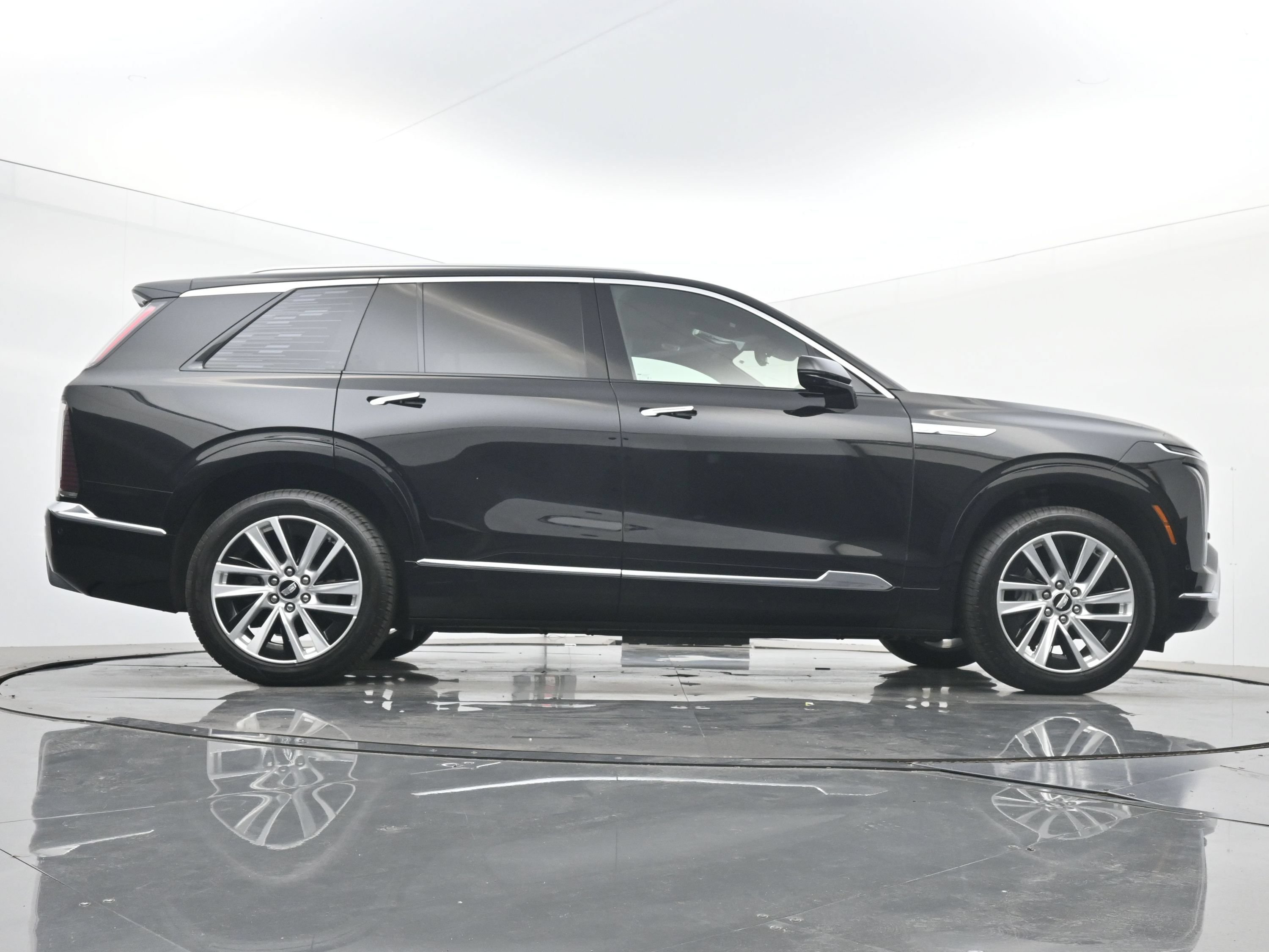 New 2026 Cadillac Vistiq Premium Luxury w/ LPO, Floor Liner Package AWD/4WD image 20