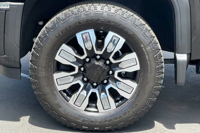 Used 2024 GMC Sierra 2500 Denali w/ Technology Package AWD/4WD image 25