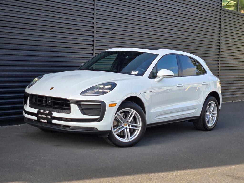 Used 2025 Porsche Macan w/ Premium Package Plus AWD/4WD image 1