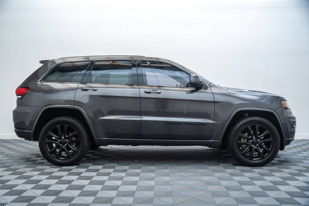Used 2021 Jeep Grand Cherokee Laredo X AWD/4WD image 4