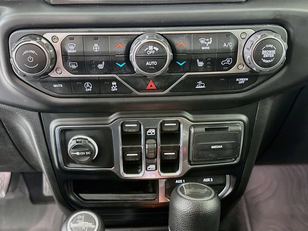 Used 2023 Jeep Wrangler Unlimited Sahara w/ Cold Weather Group AWD/4WD image 17