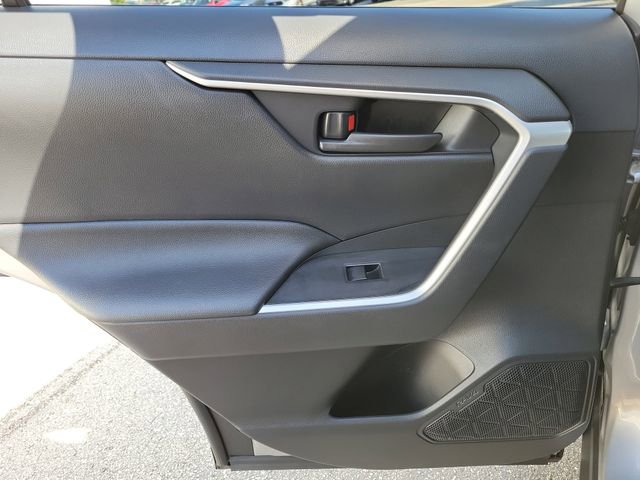 Used 2019 Toyota RAV4 LE FWD image 13