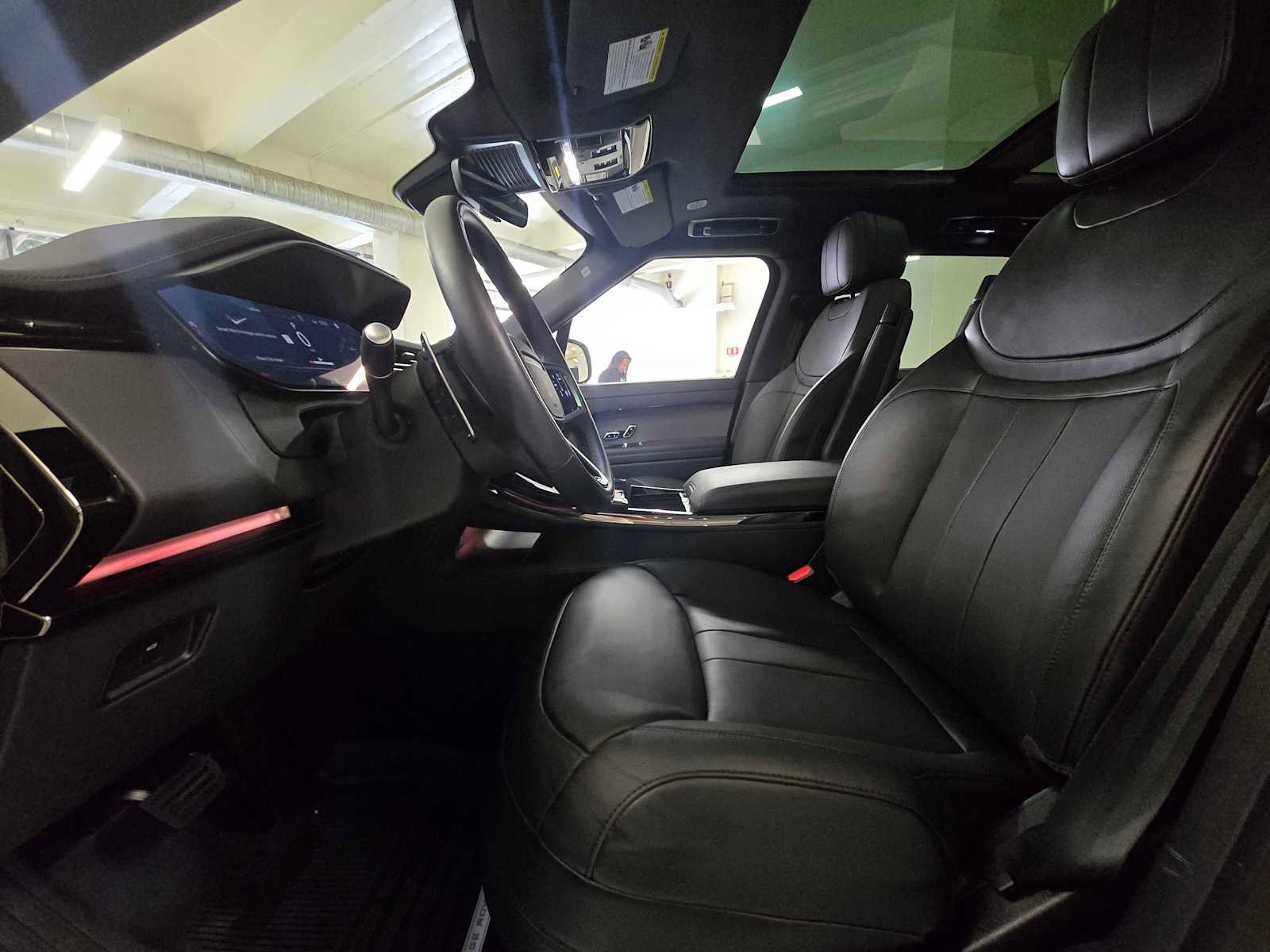Used 2025 Land Rover Range Rover Sport SE AWD/4WD image 25