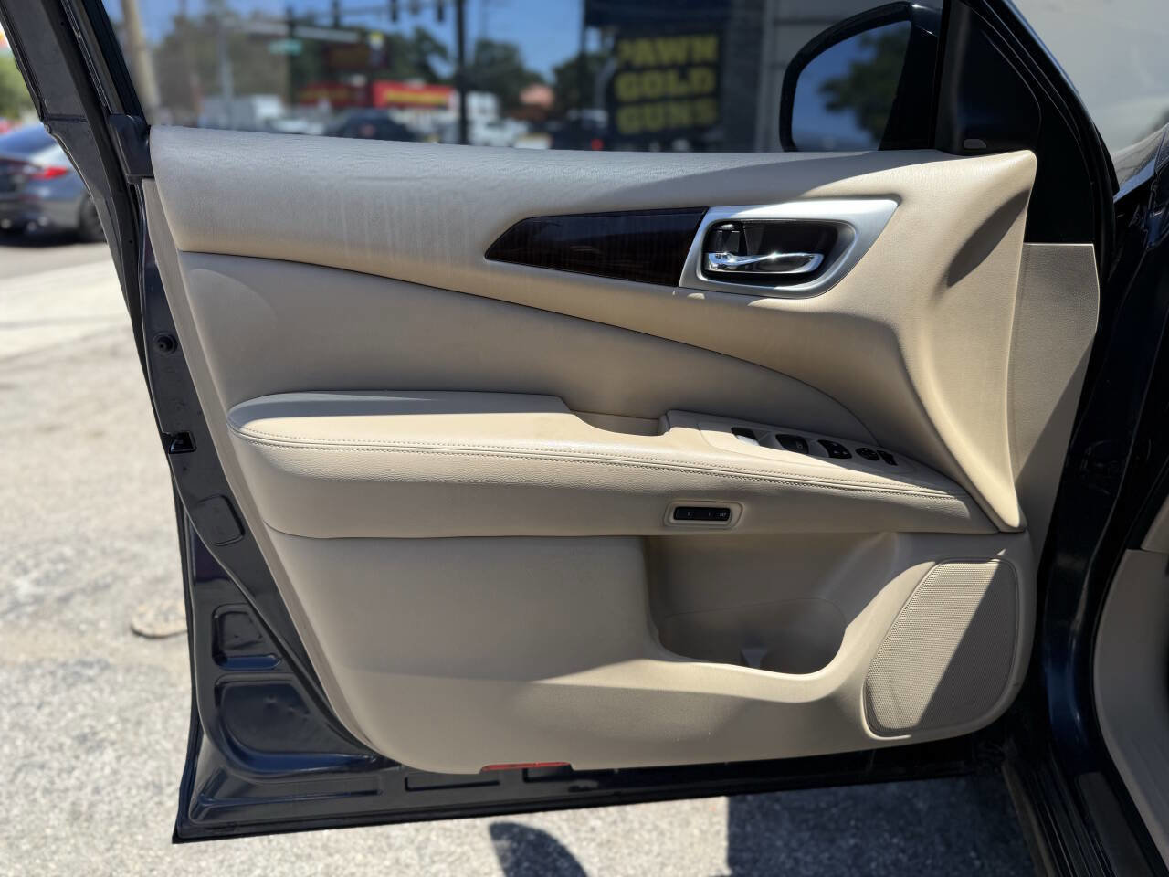 Used 2015 Nissan Pathfinder SL w/ SL Tech Package FWD image 11