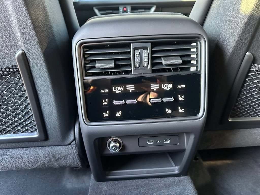 Certified 2026 Porsche Cayenne GTS AWD/4WD image 37