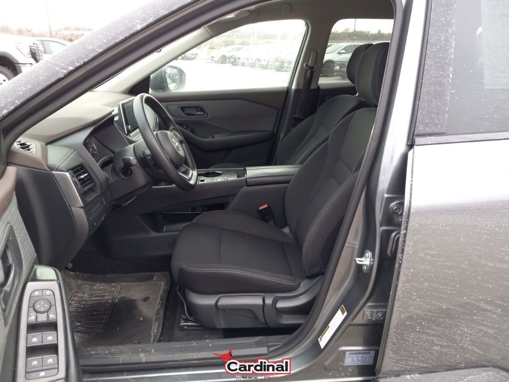 Used 2023 Nissan Rogue S image 16