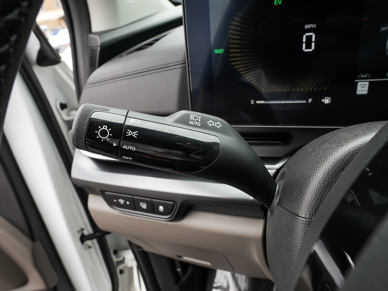 Used 2026 Kia Carnival LXS FWD image 21