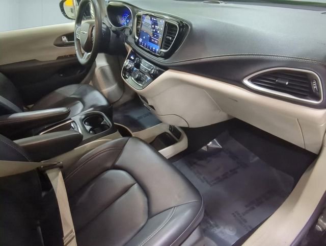 Used 2024 Chrysler Pacifica Select image 26