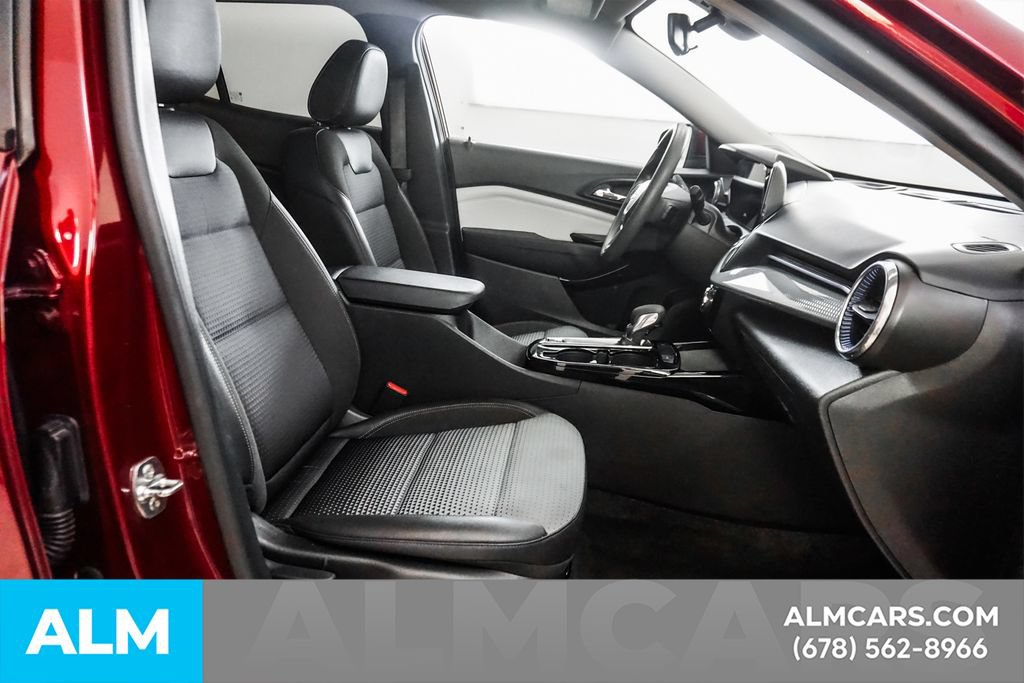 Used 2025 Chevrolet Trax LT FWD image 19