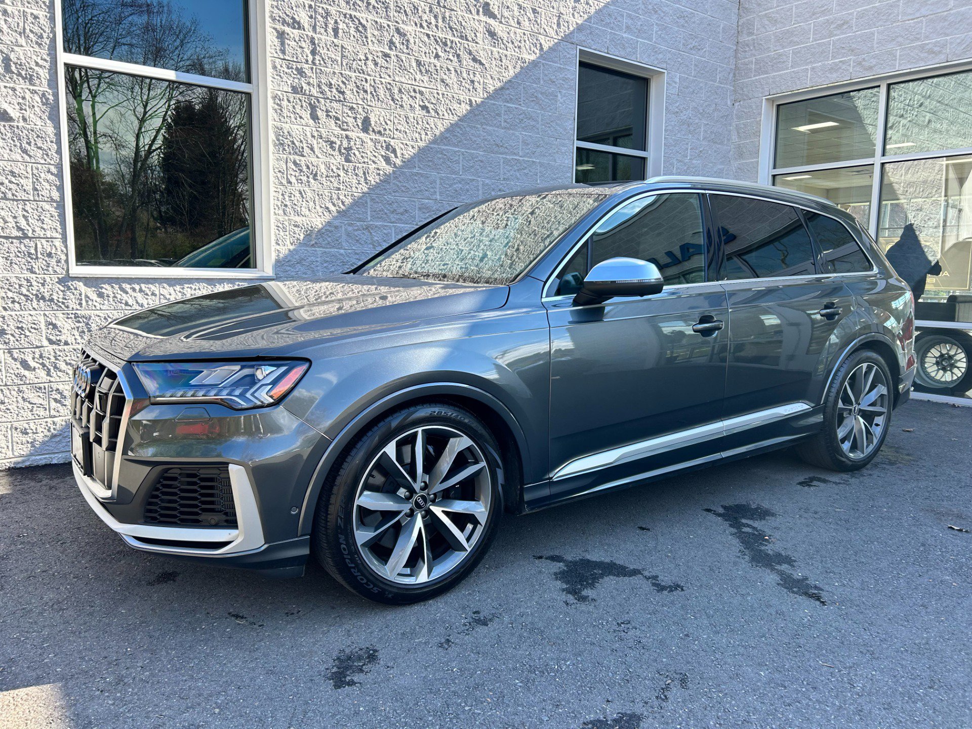 Used 2021 Audi SQ7 Premium Plus w/ Driver Assistance Package image 2