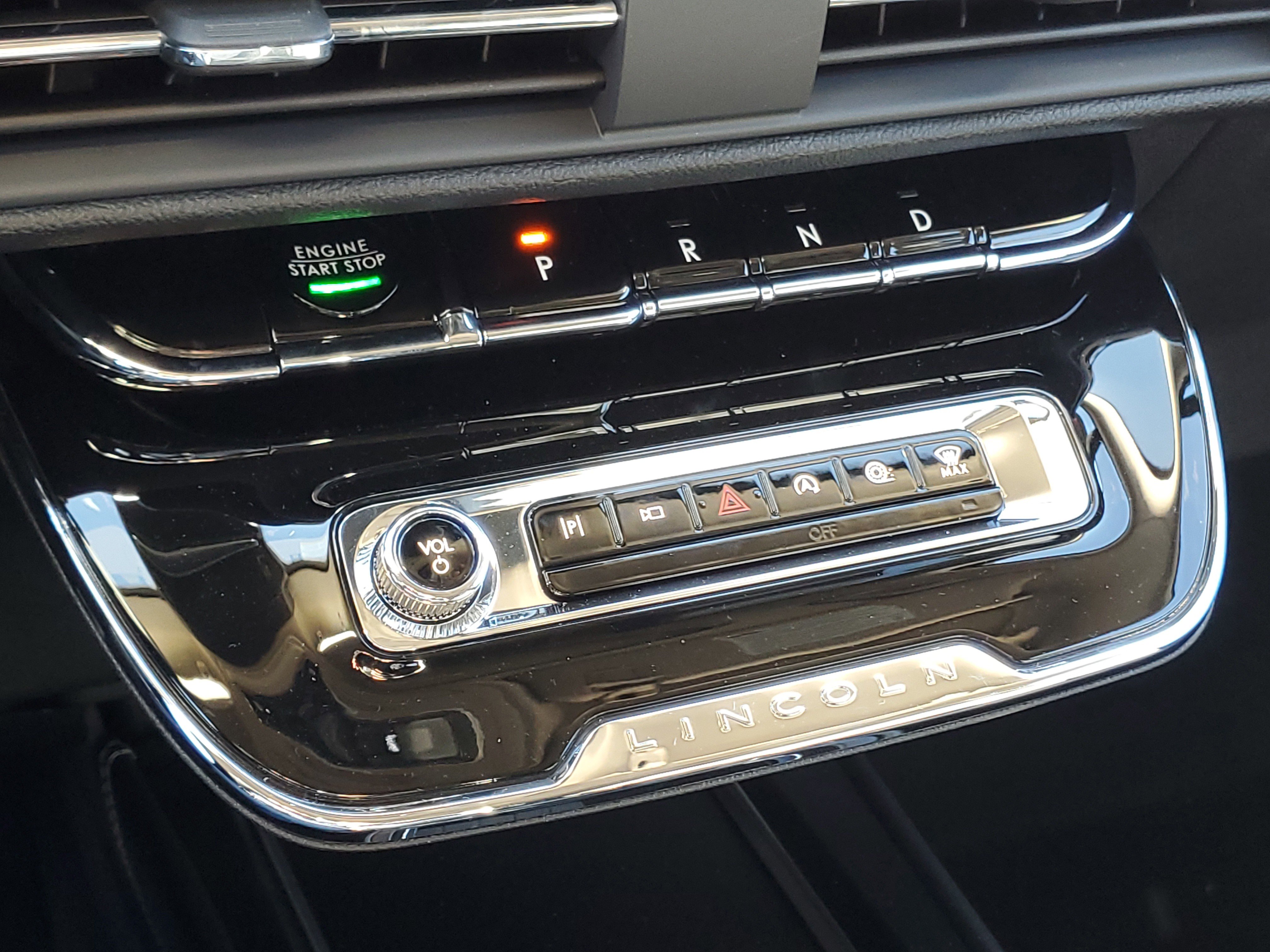 New 2025 Lincoln Corsair Reserve w/ Equipment Group 202A image 22