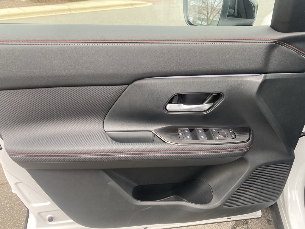 New 2026 Nissan Kicks SR w/ SR Premium Package FWD image 12