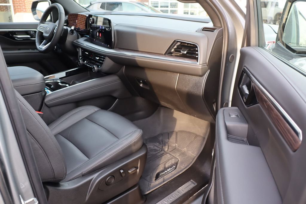 Used 2025 Chevrolet Suburban Z71 w/ Z71 Off-Road Package image 57