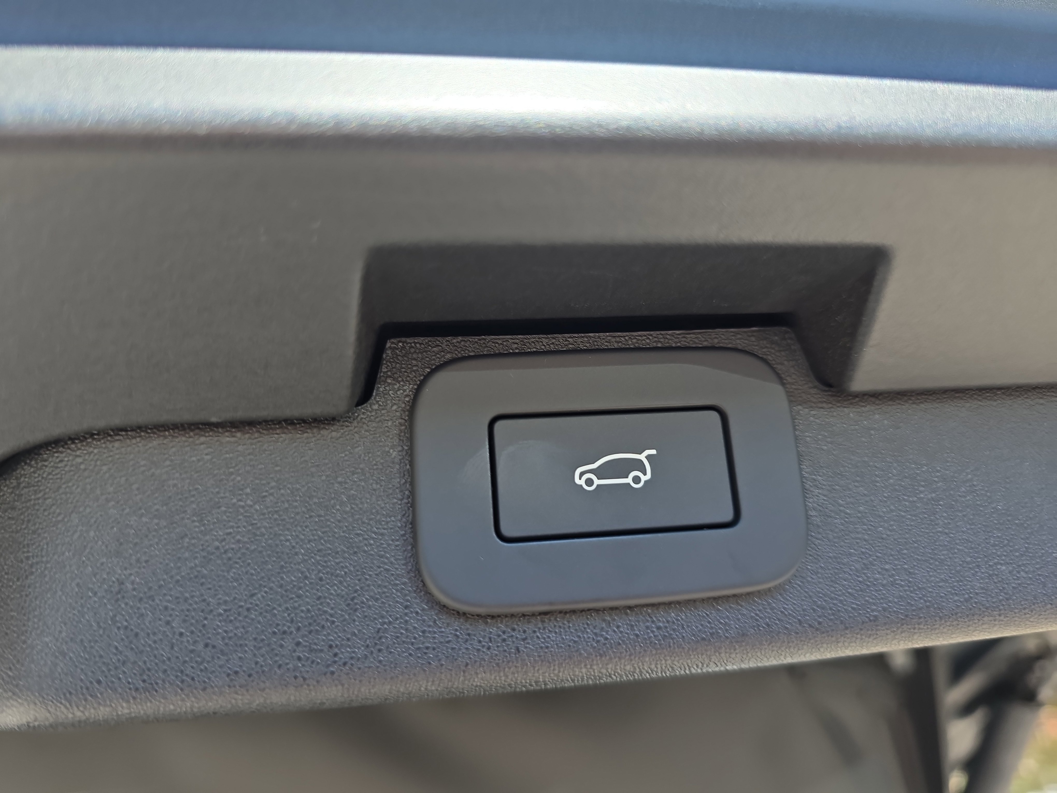 New 2026 Land Rover Discovery Limited Edition image 13