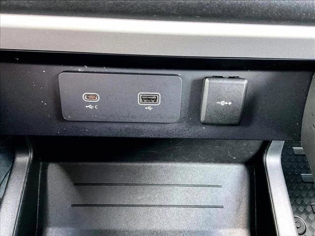 Used 2024 Land Rover Defender 110 SE image 26