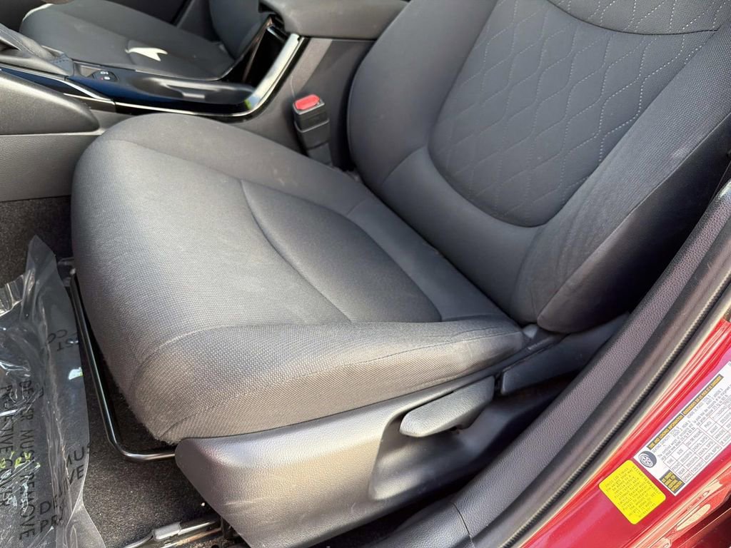 Used 2020 Toyota Corolla LE image 19