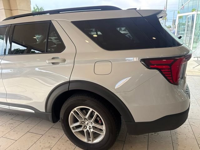 Used 2025 Ford Explorer Active RWD image 8