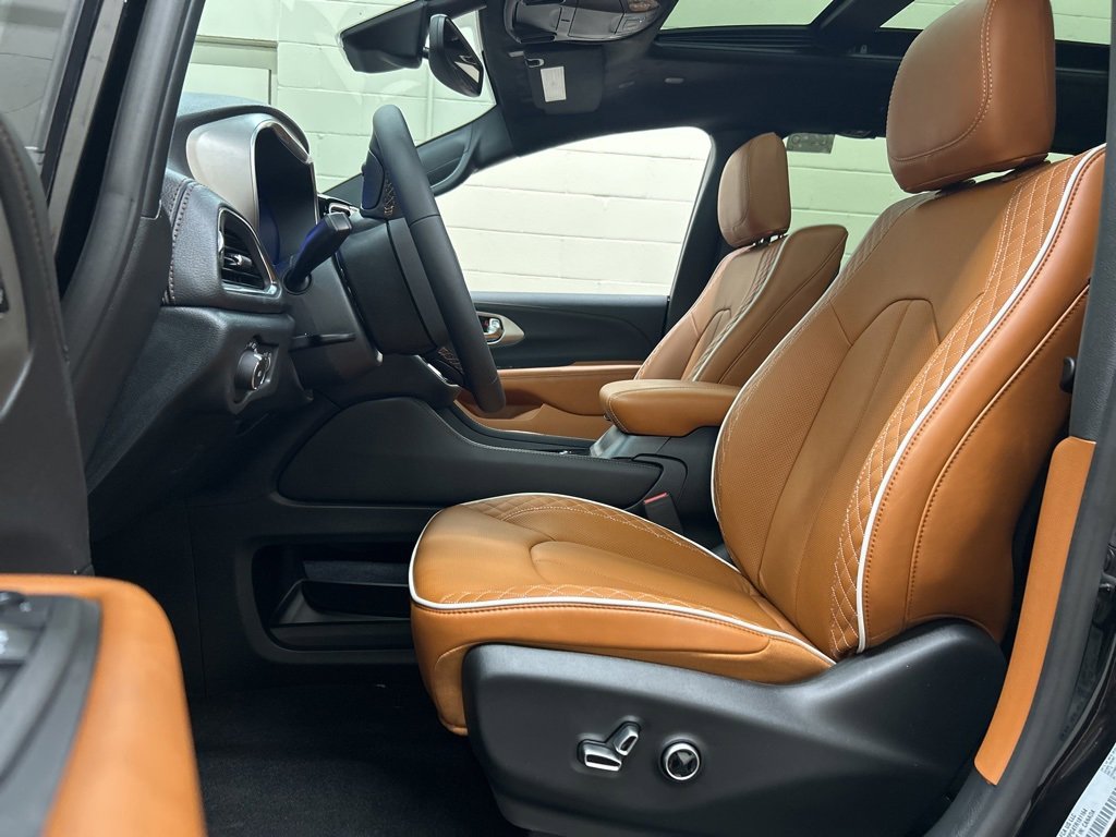 New 2026 Chrysler Pacifica Pinnacle image 7