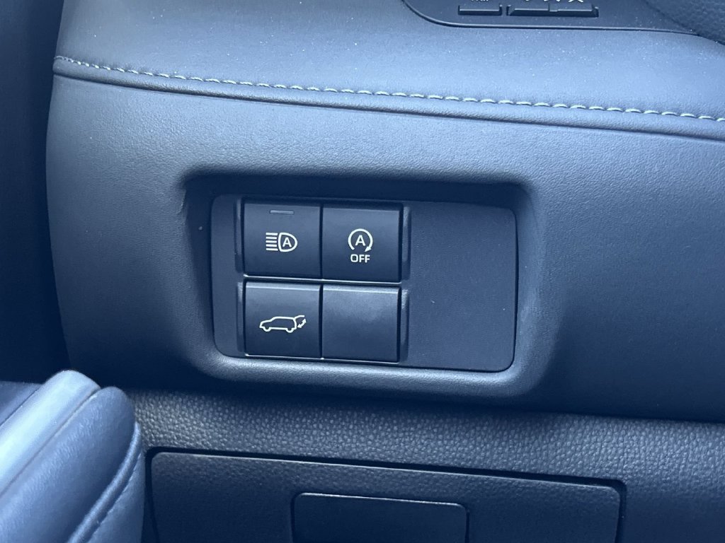 Used 2025 Toyota Highlander LE AWD/4WD image 21