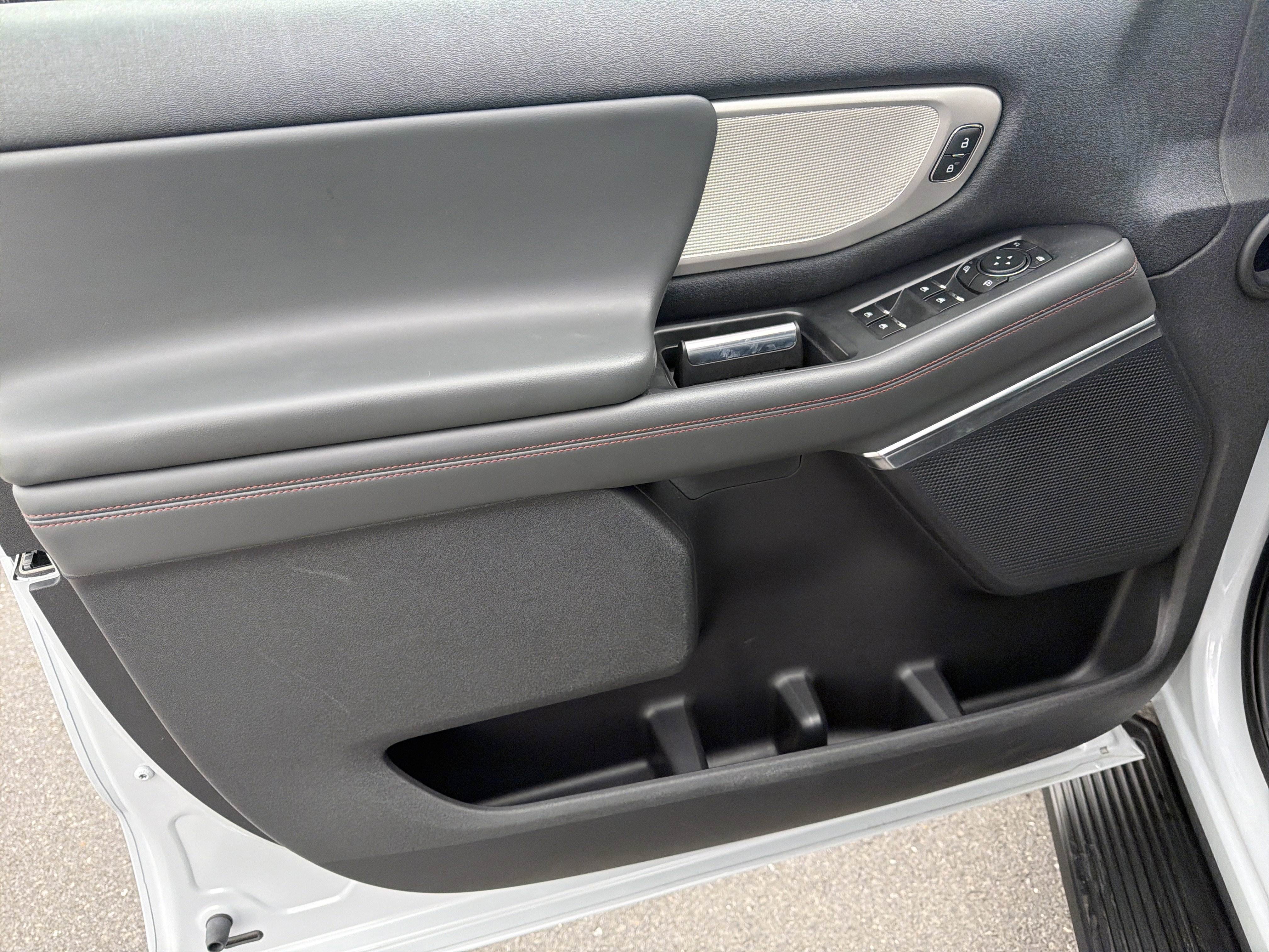 Used 2025 Ford Expedition Max Active image 16