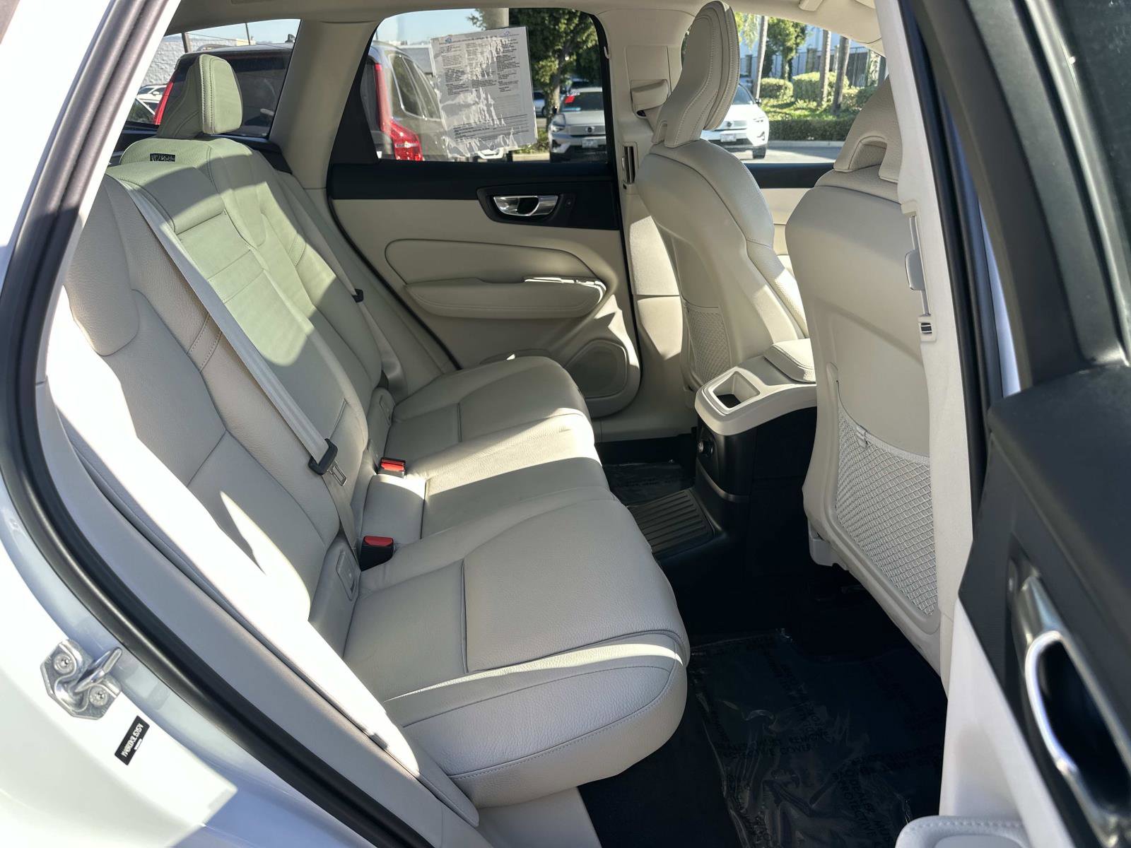 Used 2020 Volvo XC60 T8 Momentum w/ Protection Package Premier image 25