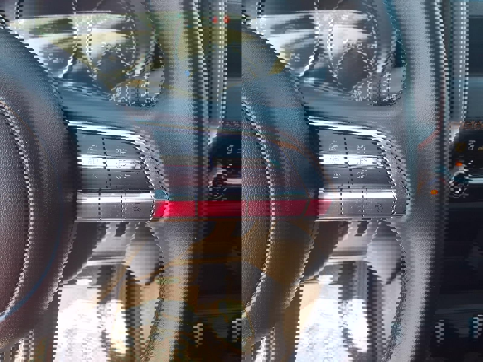 Used 2025 MAZDA CX-50 AWD 2.5 Hybrid w/ Premium Pkg image 11