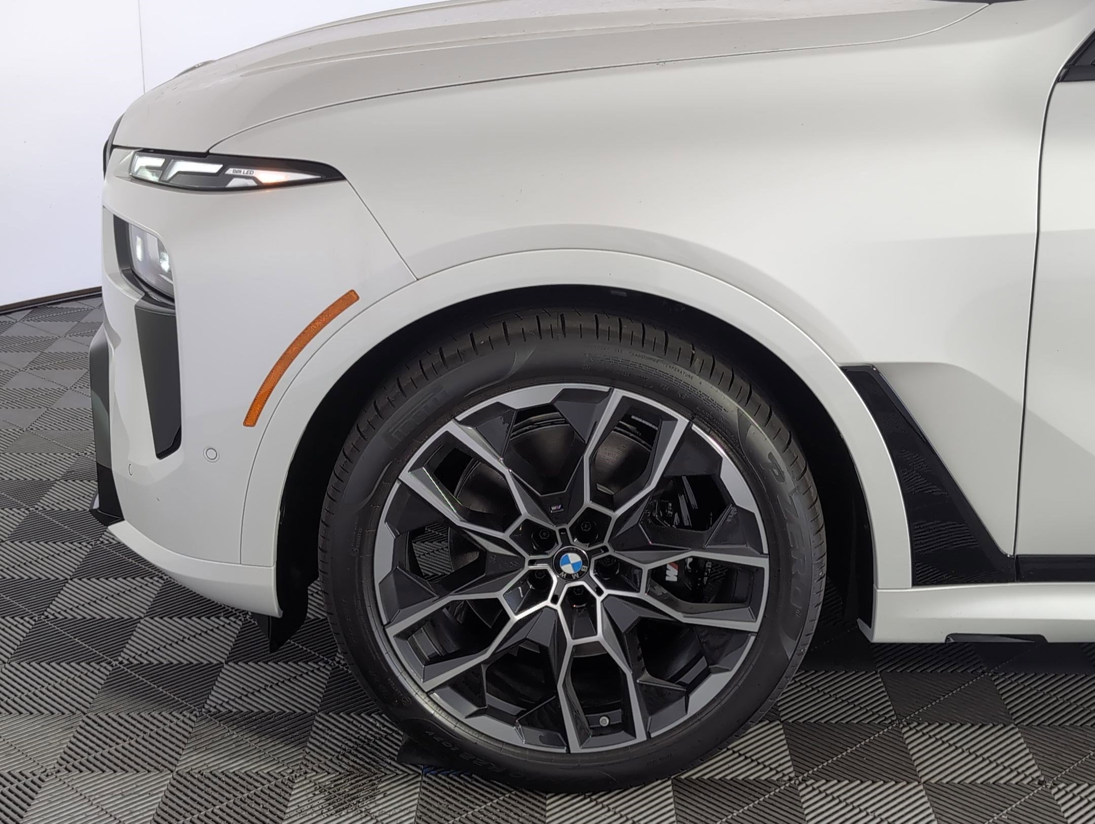 New 2026 BMW X7 M60i image 9