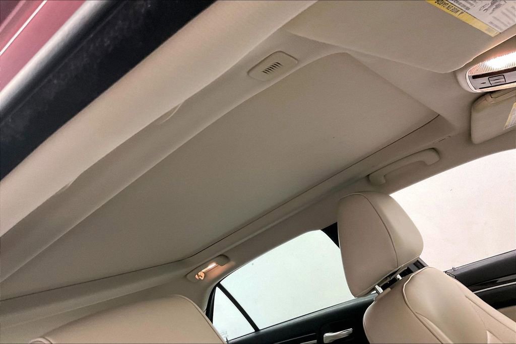 Used 2018 Chrysler 300 Limited w/ Light Group image 22