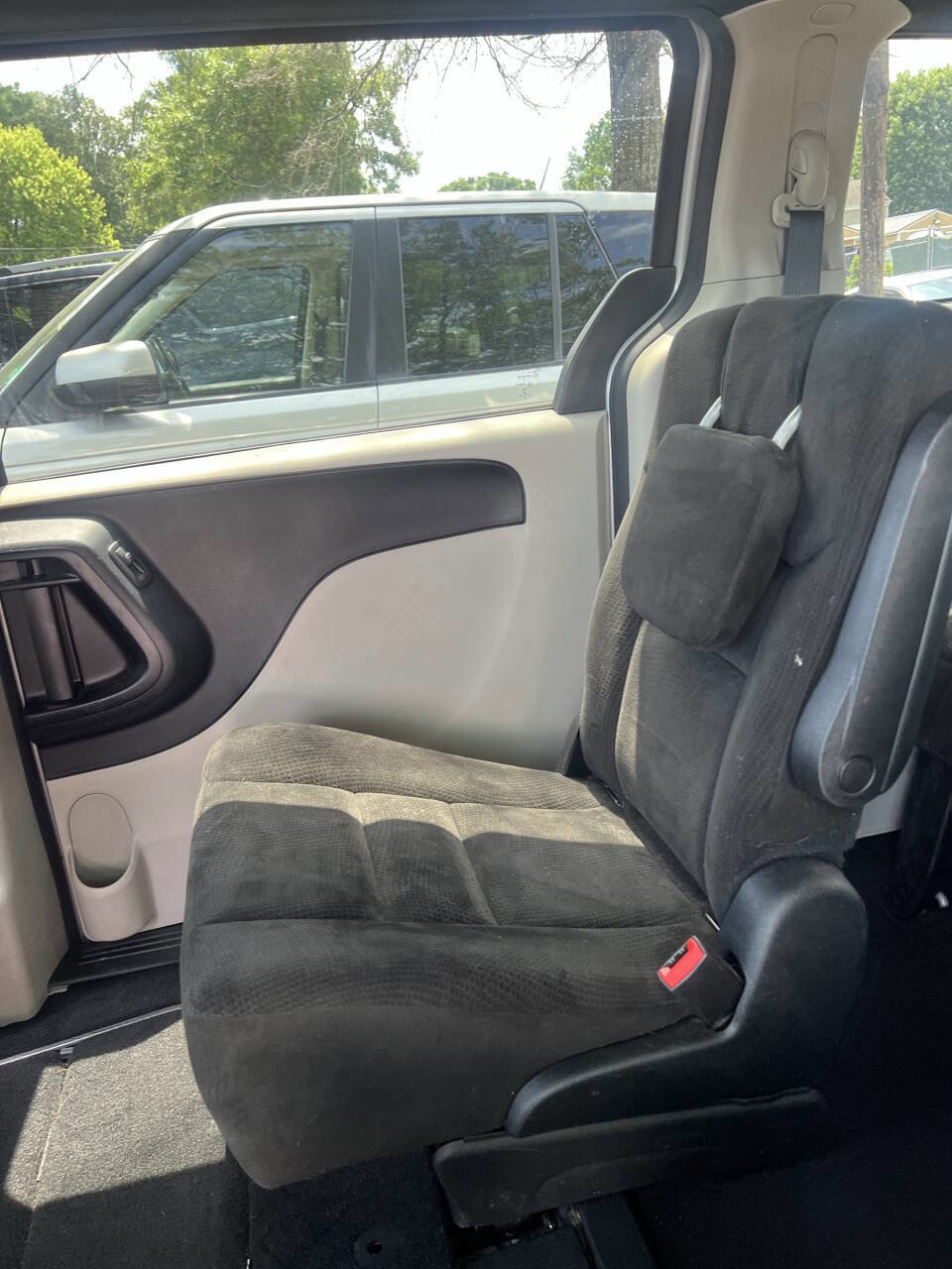 Used 2015 Dodge Grand Caravan SE image 17