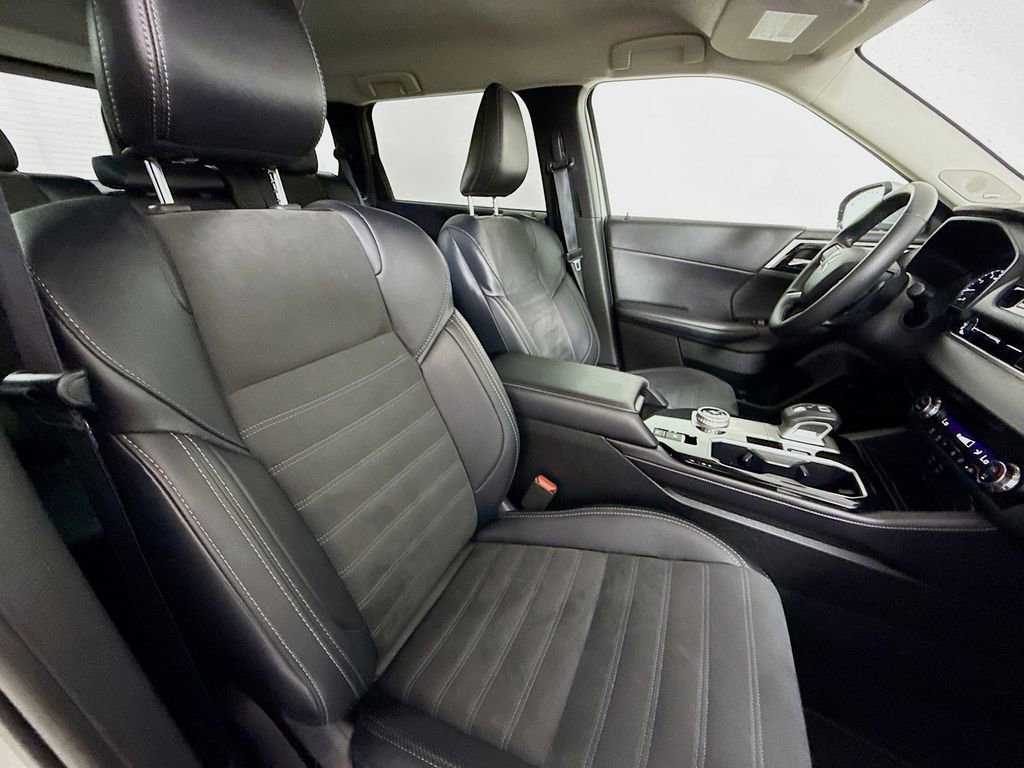 Used 2025 Mitsubishi Outlander SE image 30