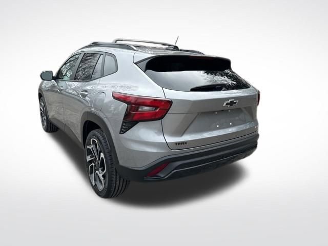 Used 2024 Chevrolet Trax RS w/ Driver Confidence Package image 3