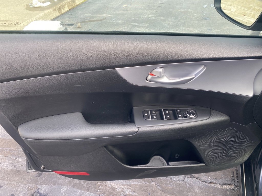 Used 2024 Kia Forte LXS w/ LXS Technology Package image 3